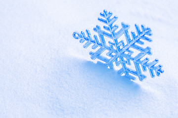 Image showing Snowflake on the snow.