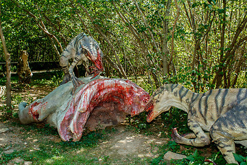 Image showing model of two raptors eating pray