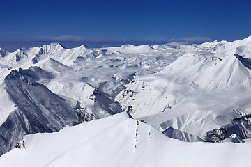Image showing Snowy plateau and off-piste slope