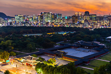 Image showing Historical grand palace in Seoul city at night