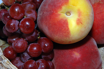 Image showing grapes and peaches
