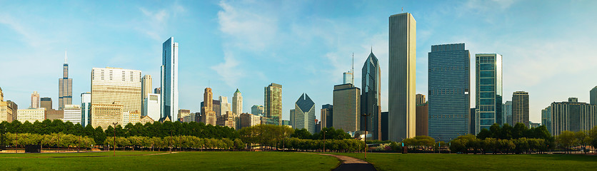 Image showing Downtown Chicago as seen from Grant park