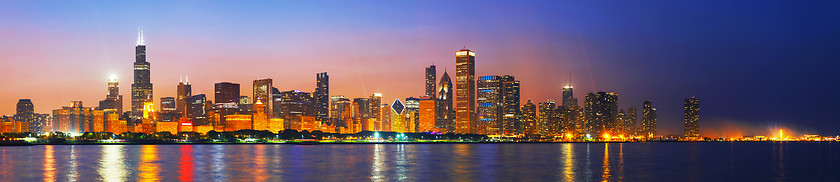 Image showing Downtown Chicago, IL at sunset