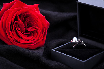 Image showing red rose and diamond ring in a box 