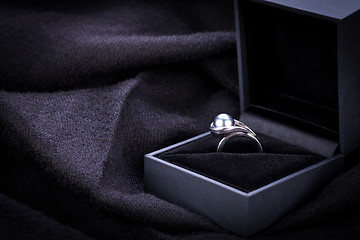 Image showing Diamond engagement ring in a box