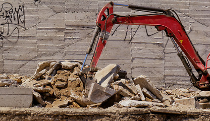 Image showing the excavator working