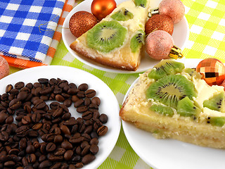 Image showing Christmas decoration with coffee beans and sweet kiwi cake