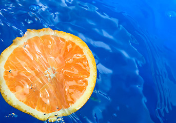 Image showing Orange in blue water