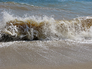 Image showing Splashing waves on the beach