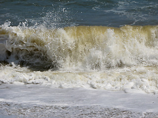 Image showing Splashing waves on the beach