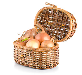 Image showing Onion in a wooden basket