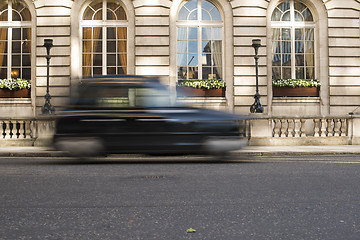 Image showing Taxi in motion in London