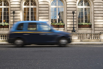 Image showing Taxi in motion in London