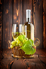 Image showing White wine with grapes