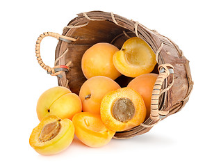 Image showing Ripe apricots in a wooden basket