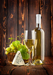 Image showing White wine with grapes and blue cheese