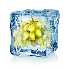 Image showing Ice cube and green grapes