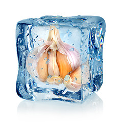 Image showing Ice cube and garlic