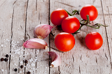 Image showing cherry tomatoes, garlic, peppercors and salt 