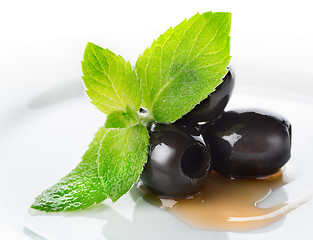 Image showing Olives with mint and sauce