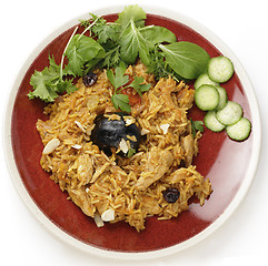 Image showing Saudi chicken kabsa meal from above