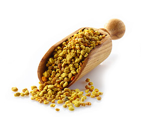 Image showing bee pollen in a wooden scoop