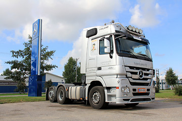 Image showing Grey Mercedes-Benz Actros V8 Truck 