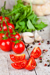 Image showing fresh tomatoes, garlic, rucola, peppercorns and buns