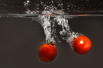 Image showing Fresh tomato dropped into water