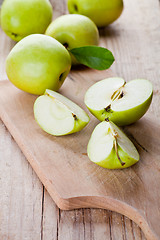 Image showing fresh green sliced apples 