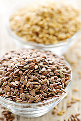 Image showing Brown and golden flax seed