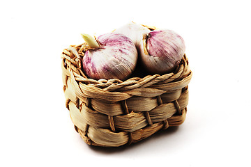 Image showing garlic in a small wicker basket 