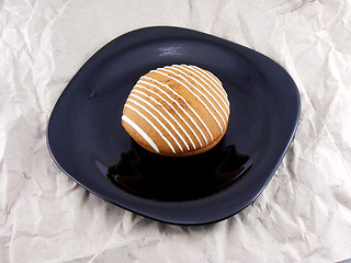 Image showing Home bakery, cake on black plate