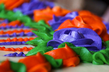 Image showing close up cake frosting flower
