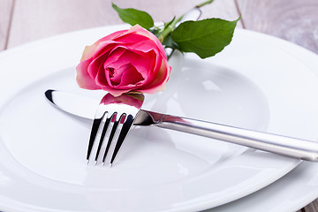 Image showing Table setting with a single pink rose