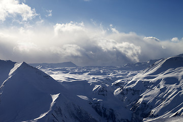 Image showing Snow plateau in evening and sunlight clouds