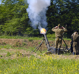 Image showing 120 mm mortar firing