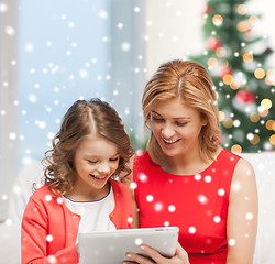 Image showing mother and daughter with tablet pc