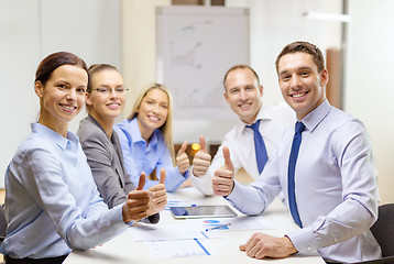 Image showing business team showing thumbs up in office