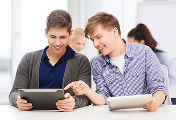 Image showing students looking at tablet pc in lecture at school