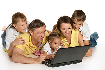 Image showing Family with laptop