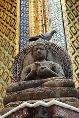 Image showing Bird on statue