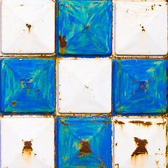 Image showing texture rusty white and blue squares