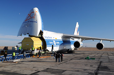 Image showing AN-124 Unloading