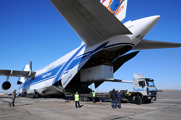 Image showing Antonov AN-124 Unloading