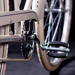 Image showing Old refurbished retro bike - Details