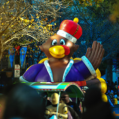 Image showing infalable thanksgiving turkey waving to crowd at a thanksgiving 