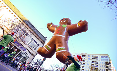 Image showing ginger bread cookie inflatable floating thru city streets