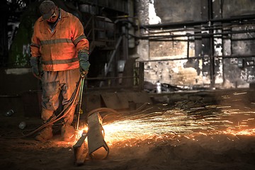 Image showing Welding manwith sparks