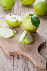 Image showing fresh green sliced apples 